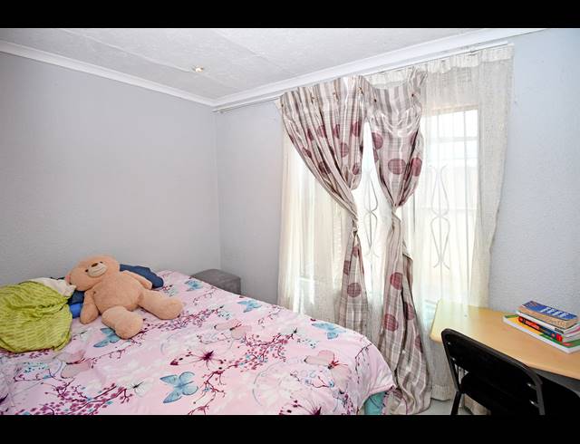 3 BEDROOM HOUSE FOR SALE IN LOMBARDY EAST